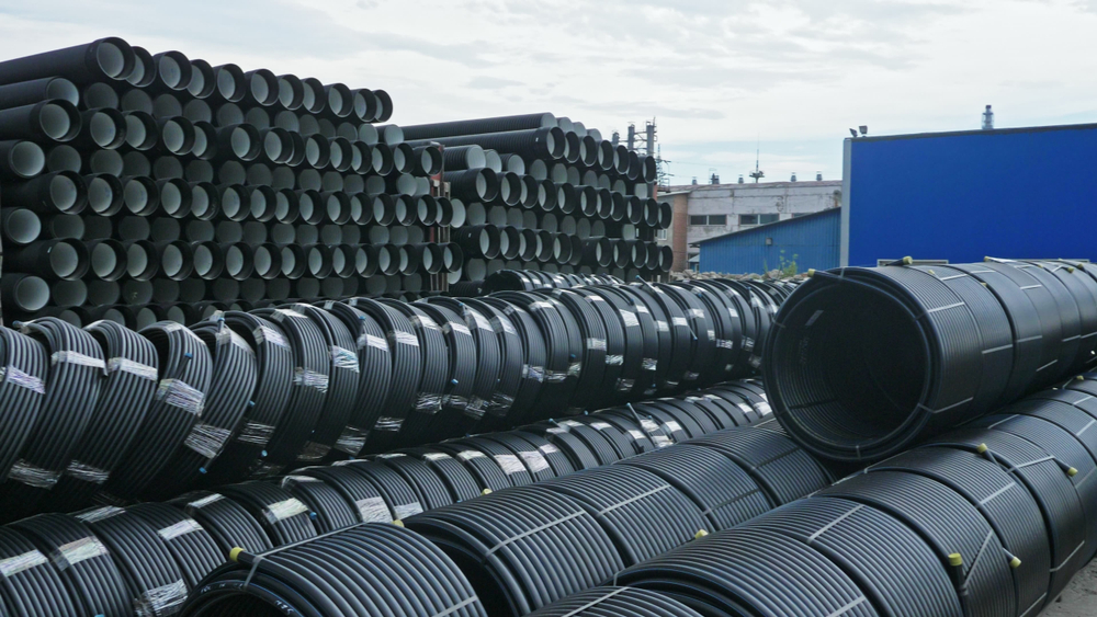 Warehouse-of-finished-plastic-pipes-industrial-outdoors-storage-site.-Manufacture-of-plastic-water-pipes-factoryivandanS.jpg-